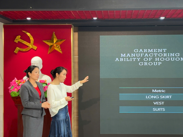 Những nhà sáng tạo trình bày giải pháp của mình. Ảnh: Diễm Quỳnh